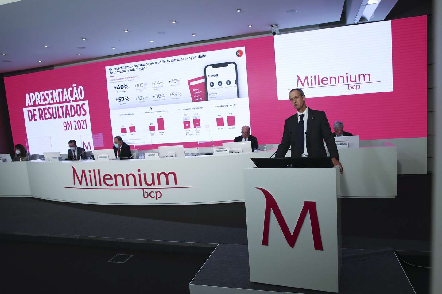 O presidente executivo do Millennium bcp, Miguel Maya, fala aos jornalistas em conferência de imprensa de apresentação de resultados do 3º trimestre de 2021, 27 outubro 2021, na sede daquela instituição bancária, em Oeiras. MANUEL DE ALMEIDA/LUSA