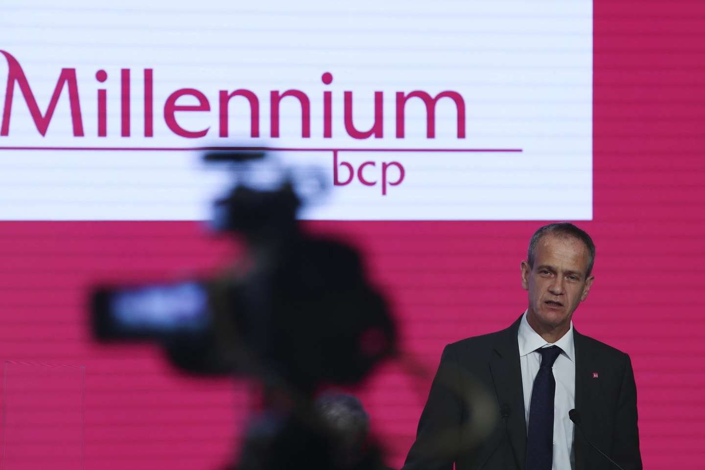 O presidente executivo do Millennium bcp, Miguel Maya, fala aos jornalistas em conferência de imprensa de apresentação de resultados do 3º trimestre de 2021, 27 outubro 2021, na sede daquela instituição bancária, em Oeiras. MANUEL DE ALMEIDA/LUSA