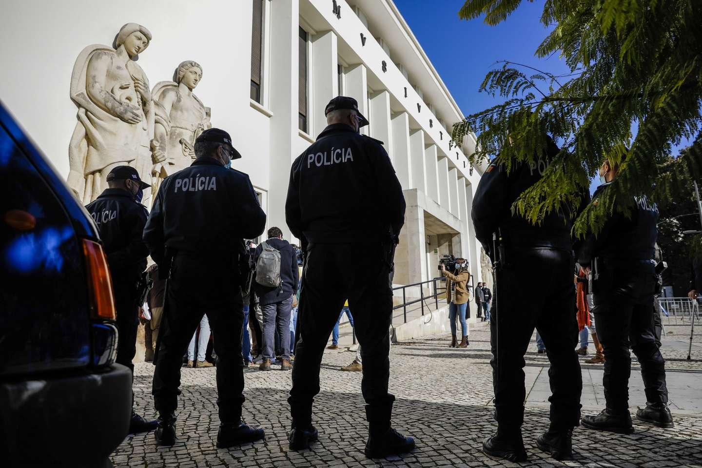Tribunal de Santarém, onde decorreu esta manhã  a leitura da sentença do caso “Tancos”, em Santarém, 07 de janeiro de 2022. O processo de Tancos tem 23 acusados, incluindo o ex-ministro da Defesa, Azeredo Lopes, o ex-diretor nacional da Polícia Judiciária Militar (PJM) Luís Vieira, o ex-porta-voz da PJM, Vasco Brazão, e o ex-fuzileiro João Paulino, que segundo o Ministério Público foi o mentor do furto, os quais respondem por um conjunto de crimes que vão desde terrorismo, associação criminosa, denegação de justiça e prevaricação até falsificação de documentos, tráfico de influência, abuso de poder, recetação e detenção de arma proibida. PAULO CUNHA/LUSA