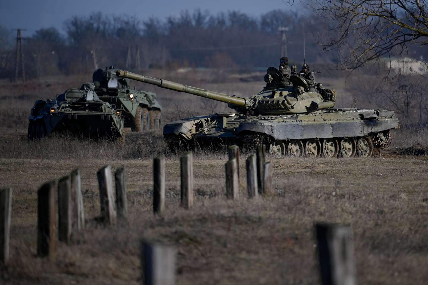 epa09782310 A T-72 battle tank and an armoured vehicle are seen at the Vay Adam training ground near Hajduhadhaz, Hungary 24 February 2022. Hungarian troops are being deployed to the eastern part of the country near the Ukrainian border both for national security reasons and humanitarian aid after Russian troops launched a major military operation on Ukraine on 24 February.  EPA/Zsolt Czegledi HUNGARY OUT