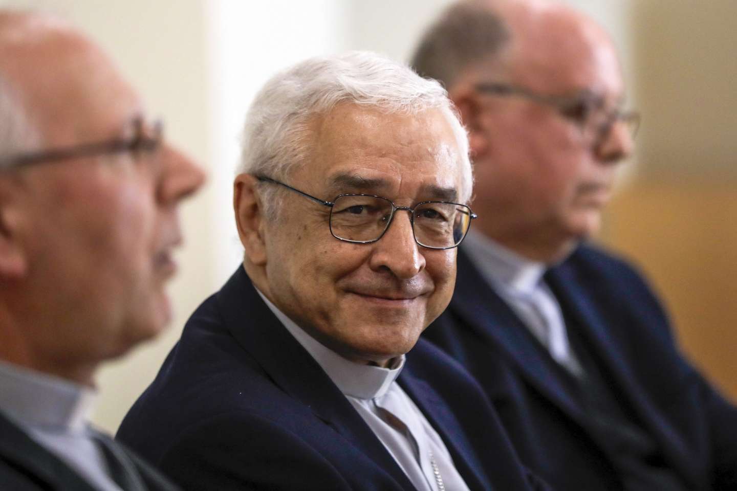 O presidente da Conferência Episcopal Portuguesa (CEP), D. José Ornelas (C), fala aos jornalistas sobre os trabalhos da Assembleia Plenária dos Bispos Portugueses, em Fátima, 28 de abril de 2022. PAULO CUNHA/LUSA