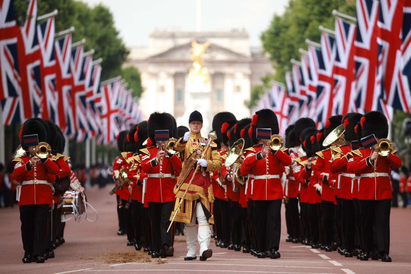 epa09991391 A handout picture provided by the British Ministry of Denece (MoD) shows part of the more than 1,400 soldiers and 250 horses from the British Army's Household Division taking part in the 'Trooping of the Colour' parade in London, Britain, 02 June 2022. Britain is enjoying a four day holiday weekend to celebrate Queen Elizabeth II's Platinum Jubilee marking the 70th anniversary of her accession to the throne on 06 February 1952.  EPA/Sgt Donald C Todd/BRITISH MINISTRY OF DEFENCE/HANDOUT MANDATORY CREDIT: MOD/CROWN COPYRIGHT HANDOUT EDITORIAL USE ONLY/NO SALES