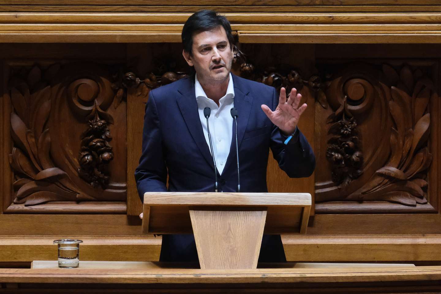 O dpeutado da Iniciativa Liberal, Rui Rocha, participa no debate parlamentar sobre legislação laboral no âmbito da agenda de trabalho digno, na Assembleia da República, em Lisboa, 8 de julho de 2022. MÁRIO CRUZ/LUSA