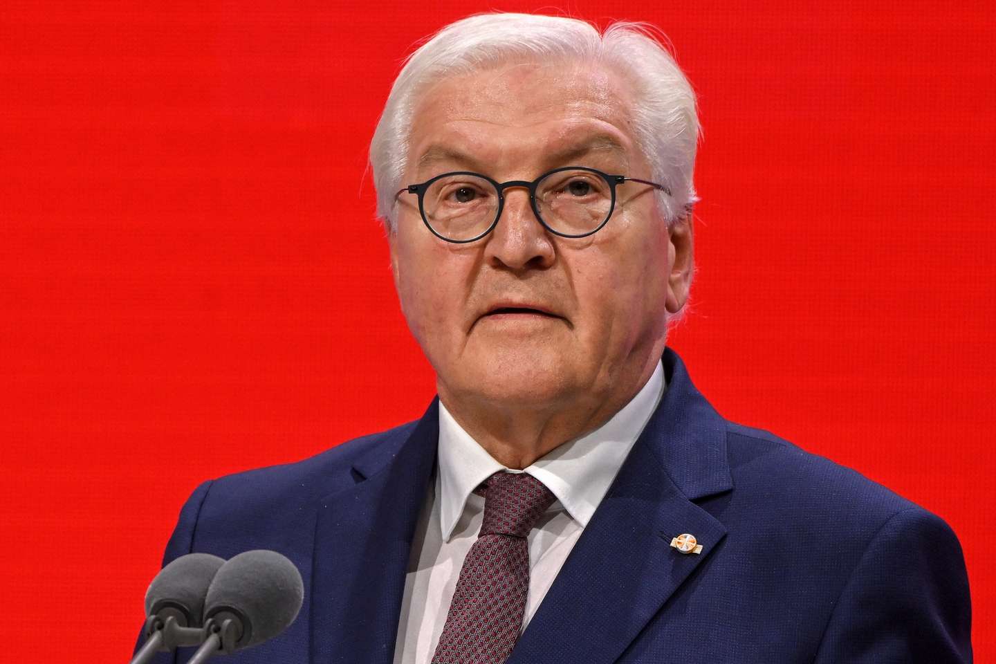 epa10250961 German President Frank-Walter Steinmeier delivers a speech during the opening ceremony of the Frankfurt International Book Fair 2022, in Frankfurt am Main, Germany, 18 October 2022. The 74th Frankfurt Book Fair runs from 19 to 23 October 2022. This year's Guest of Honor Country is Spain.  EPA/SASCHA STEINBACH