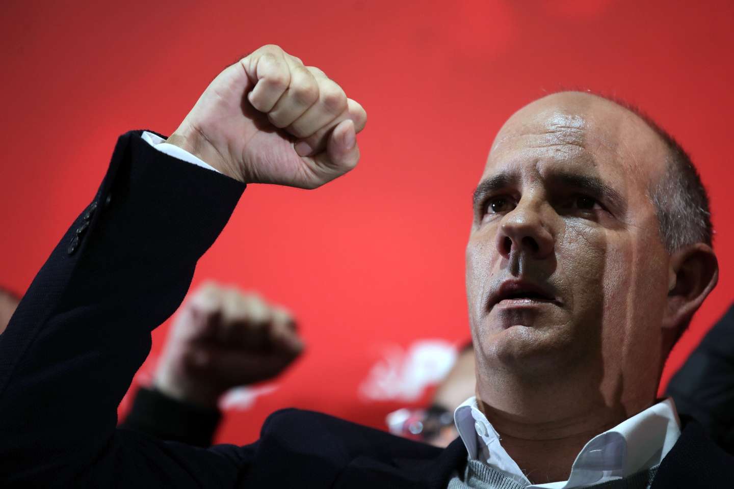 O secretário-geral do partido Comunista Português (PCP), Paulo Raimundo, participa num comício na escola secundária Gonçalves Zarco, em Matosinhos, 19 de novembro 2022. ESTELA SILVA/LUSA