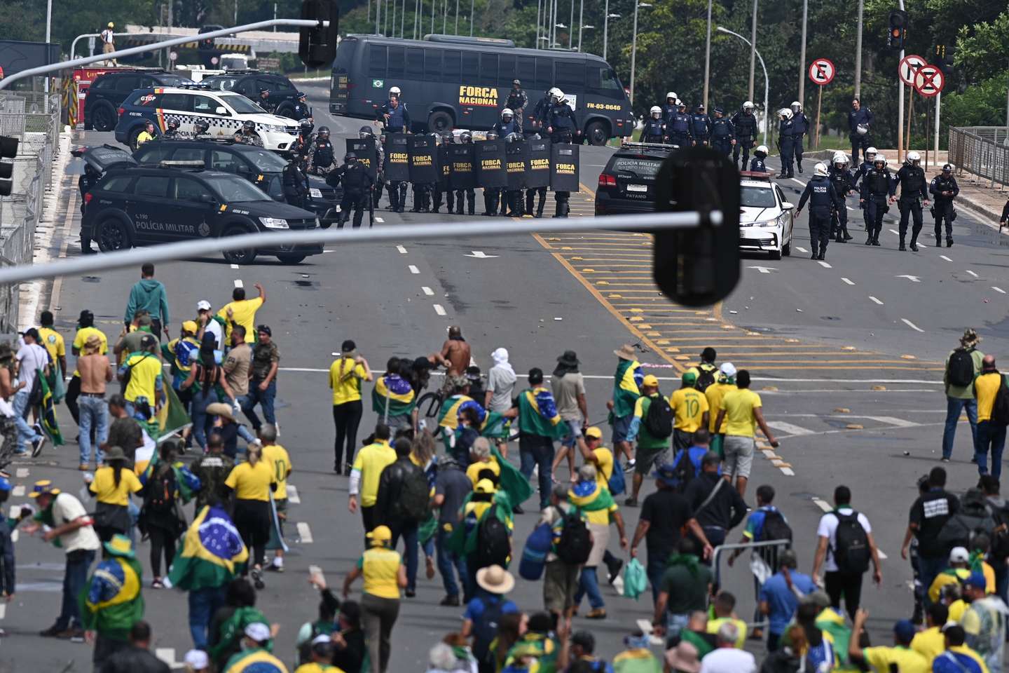 epa10396231 Bolsonaro supporters storm the National Congress in Brasilia, Brazil, 08 January 2023. Hundreds of supporters of former Brazilian President Jair Bolsonaro invaded the headquarters of the National Congress, and also Supreme Court and the Planalto Palace, seat of the Presidency of the Republic, in a demonstration calling for a military intervention to overthrow President Luiz Inacio Lula da Silva. The crowd broke through the cordons of security forces and forced their way to the roof of the buildings of the Chamber of Deputies and the Senate, and some entered inside the legislative headquarters.  EPA/ANDRE BORGES