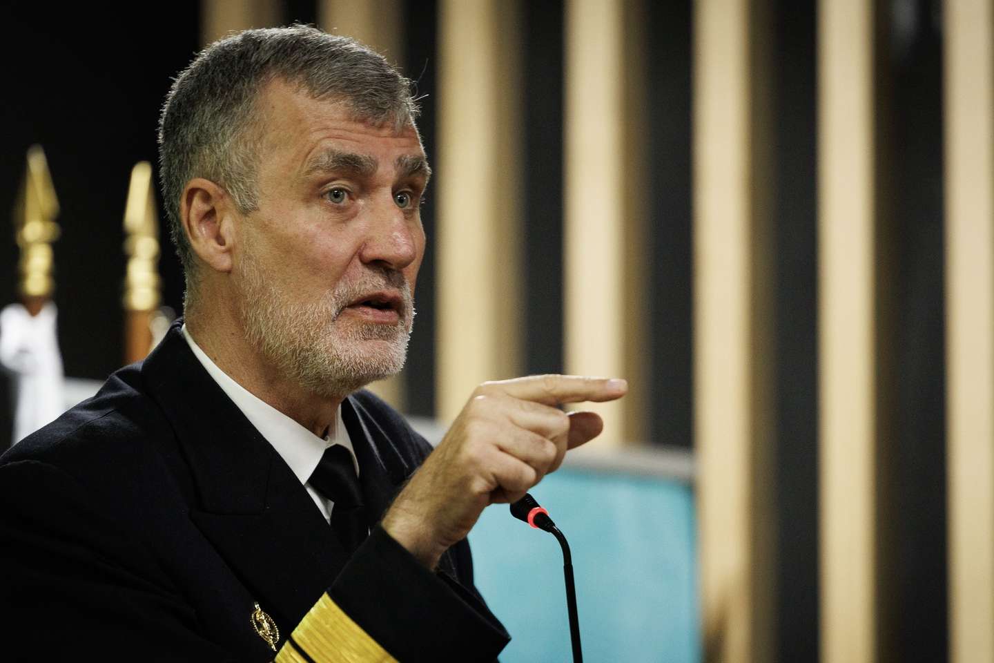 O almirante Gouveia e Melo intervém durante uma conferência no Auditório da Escola São Pedro, em Vila Real, 15 de março de 2023. PEDRO SARMENTO COSTA/LUSA
