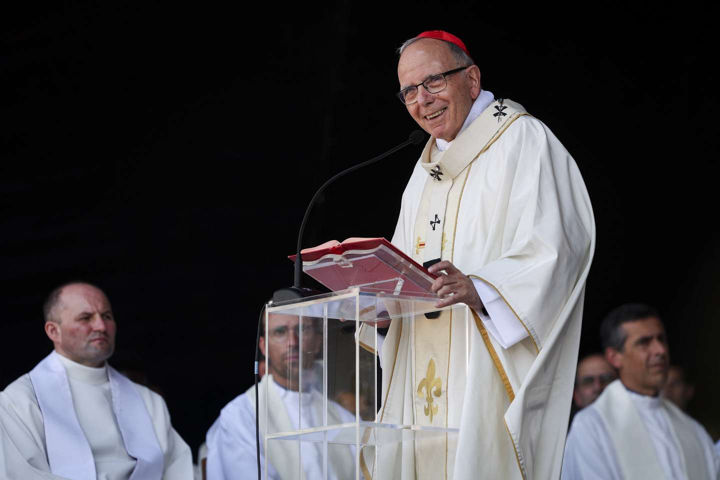 epa10770049 The Cardinal Patriarch of Lisbon Manuel Clemente leads a mass for the volunteers ahead of World Youth Day 2023, in Estoril, Portugal, 26 July 2023.The Pontiff will be in Portugal on the occasion of World Youth Day (WYD), one of the main events of the Church that gathers the Pope with youngsters from around the world, which will take place from 01 to 06 August.  EPA/JOSE SENA GOULAO