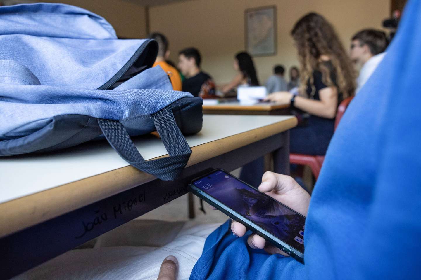 Alunos numa sala de aula da escola EB 23 Lourosa que proíbe os telemóveis, a propósito de uma petição que está a correr para que isso seja a regra em todas as escolas, Santa Maria da Feira, 23 de maio de 2023.  (ACOMPANHA TEXTO DE 27 DE MAIO DE 2023) JOSÉ COELHO/LUSA