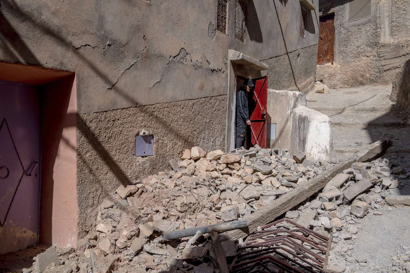 epa10850141 A person inspects the damage at the entrance to a building following an earthquake in Marrakesh, Morocco, 09 September 2023. A powerful earthquake that hit central Morocco late 08 September, killed at least 820 people and injured 672 others, according to a provisional report from the country's Interior Ministry. The earthquake, measuring magnitude 6.8 according to the USGS, damaged buildings from villages and towns in the Atlas Mountains to Marrakesh.  EPA/JALAL MORCHIDI