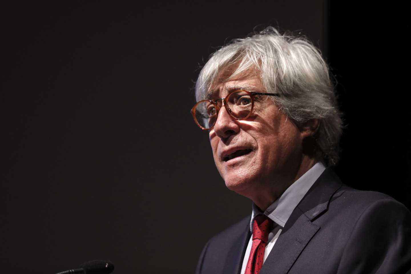 O bastonário da Ordem dos Economistas, António Mendonça, intervém na conferência "O Orçamento do Estado para 2022", organizada pela Ordem dos Economistas, em parceria com o Institute of Public Policy (IPP), e com o apoio do Banco de Portugal, esta manhã na Culturgest em Lisboa, 20 de maio de 2022. MIGUEL A. LOPES/LUSA