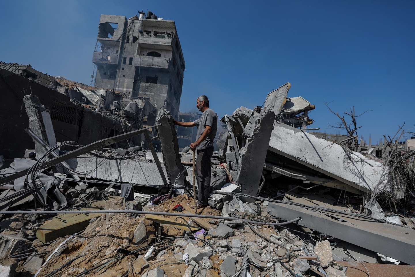 epa10911573 A Palestinian man inspects a destroyed house in the Al-Ramal neighborhood following an Israeli air strike in Gaza City, 10 October 2023. More than 800 people have been killed and over 4,000 have been injured according to the Palestinian Ministry of Health, after Israel started bombing the Palestinian enclave in response to an attack carried out by the Islamist movement Hamas on 07 October. More than 3,000 people, including 1,500 militants from Hamas, have been killed and thousands injured in Gaza and Israel since 07 October, according to Israeli military sources and Palestinian officials.  EPA/MOHAMMED SABER