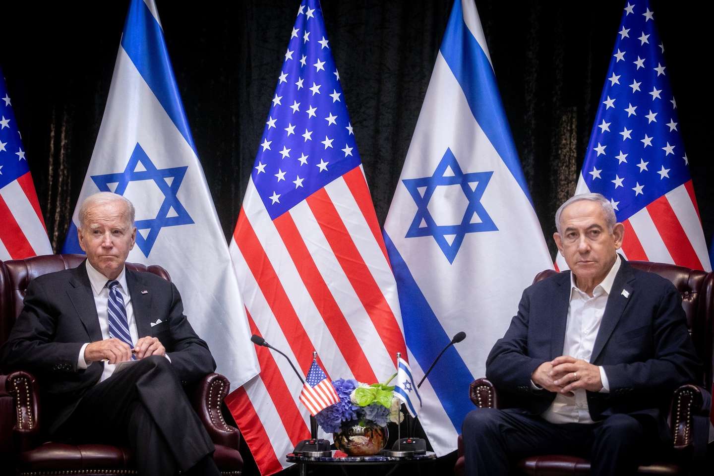 epa10925732 US President Joe Biden (L) looks on during a meeting with Israeli Prime Minister Benjamin Netanyahu (R) in Tel Aviv, Israel, 18 October 2023. President Biden pledged US support for Israel and said the overnight attack on a hospital in the Gaza strip 'appears' to have been caused 'by the other team'.  EPA/MIRIAM ALSTER / POOL