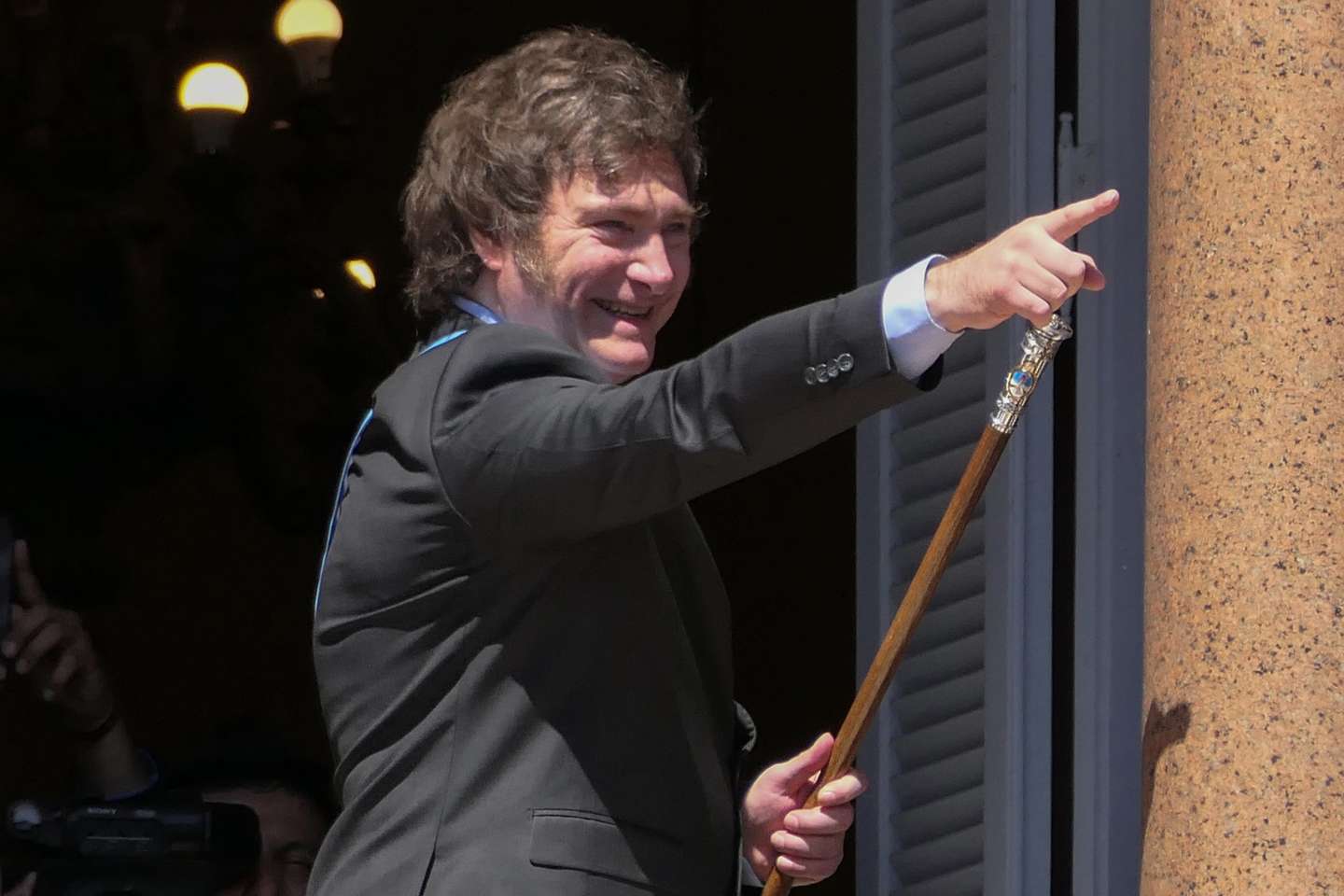 epa11022101 Argentina's President Javier Milei greets supporters from the balcony of the Casa Rosada in Buenos Aires, Argentina, 10 December 2023. Milei arrived at the Casa Rosada (seat of government) for the first time as head of state of the South American country, after taking the oath of office in Congress and delivering his speech to citizens. The leader of La Libertad Avanza (ultra-right) moved with his sister and main advisor, Karina Milei, in a convertible vehicle to the Plaza de Mayo, where, upon arriving at the Metropolitan Cathedral, he got out of the car and walked among the shouting of his followers.  EPA/Enrique Garcia Medina