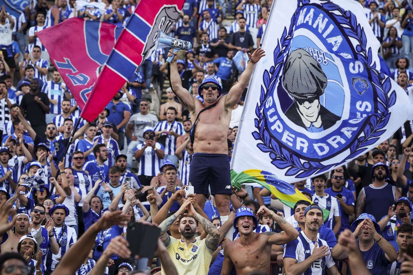 O Líder dos Super Dragões, durante a final da Taça de Portugal entre o Sporting de Braga e o Futebol Clube do Porto, 04 de junho de 2023. JOSÉ SENA GOULÃO/LUSA