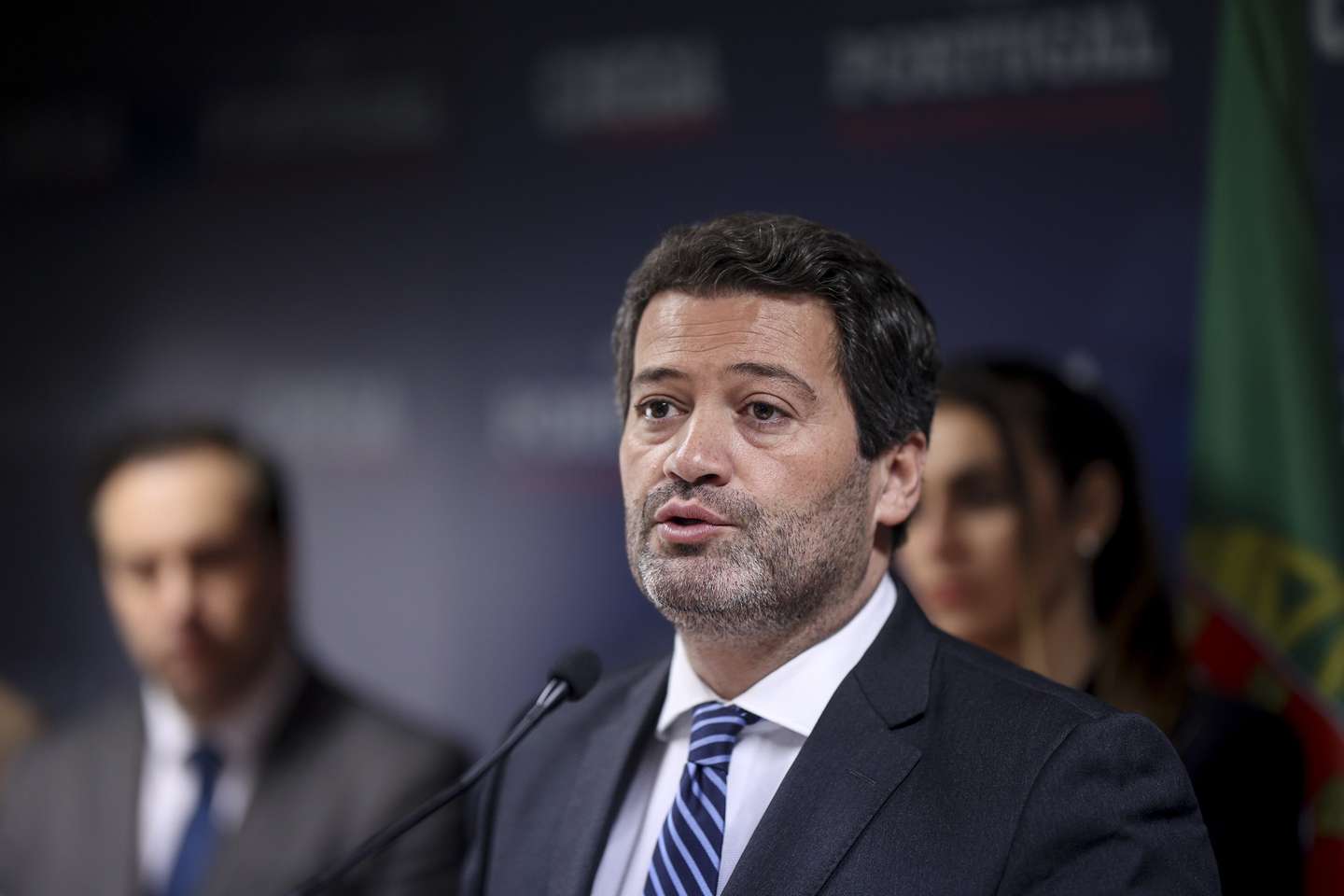 O presidente do Chega, André Ventura (C), apresenta o programa eleitoral do Chega na sede do partido, em Lisboa, 08 de fevereiro de 2024. FILIPE AMORIM/LUSA