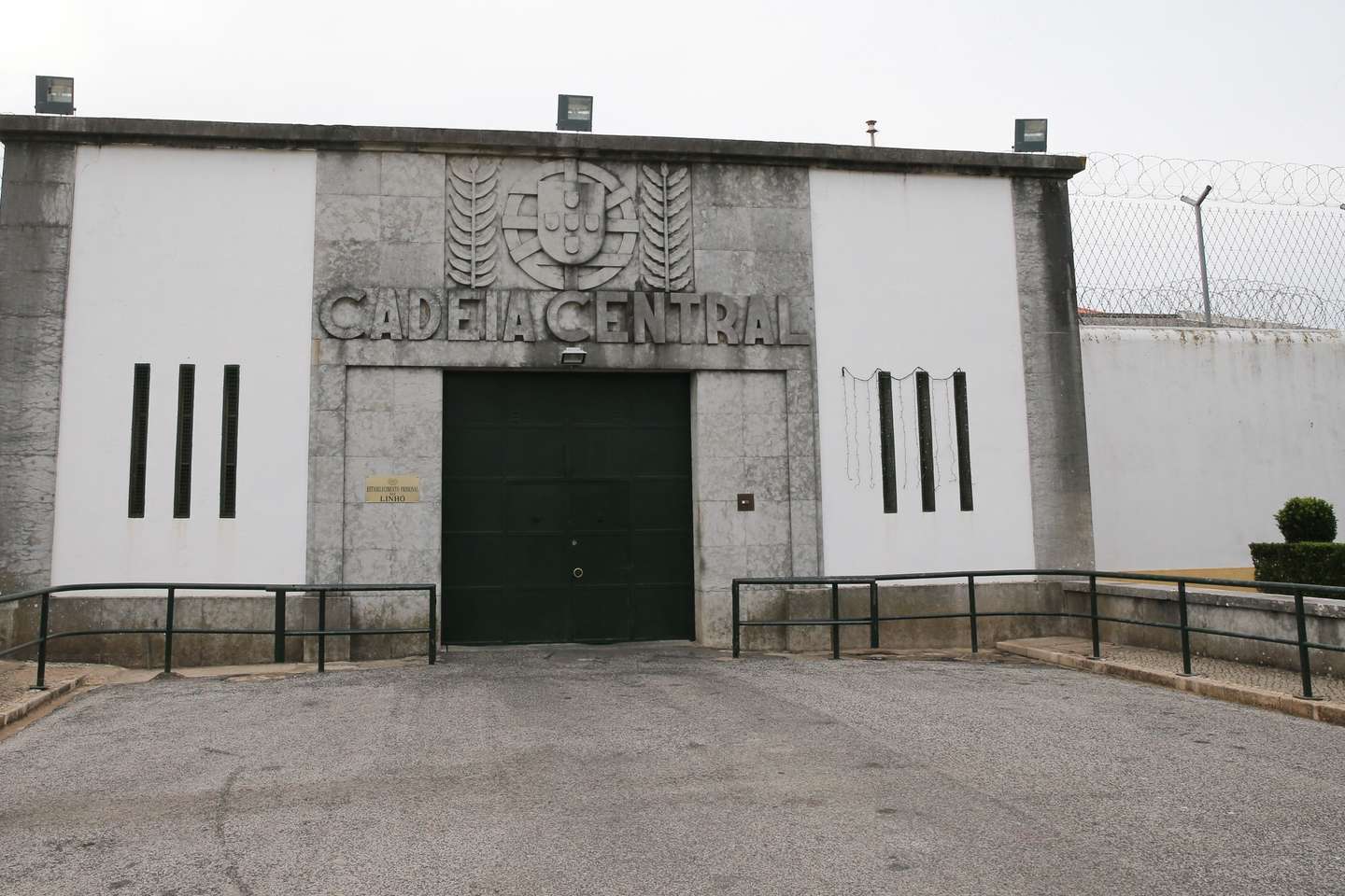 Fachada do Estabelecimento Prisional do Linhó em Sintra, 11 de dezembro de 2014. TIAGO PETINGA/LUSA