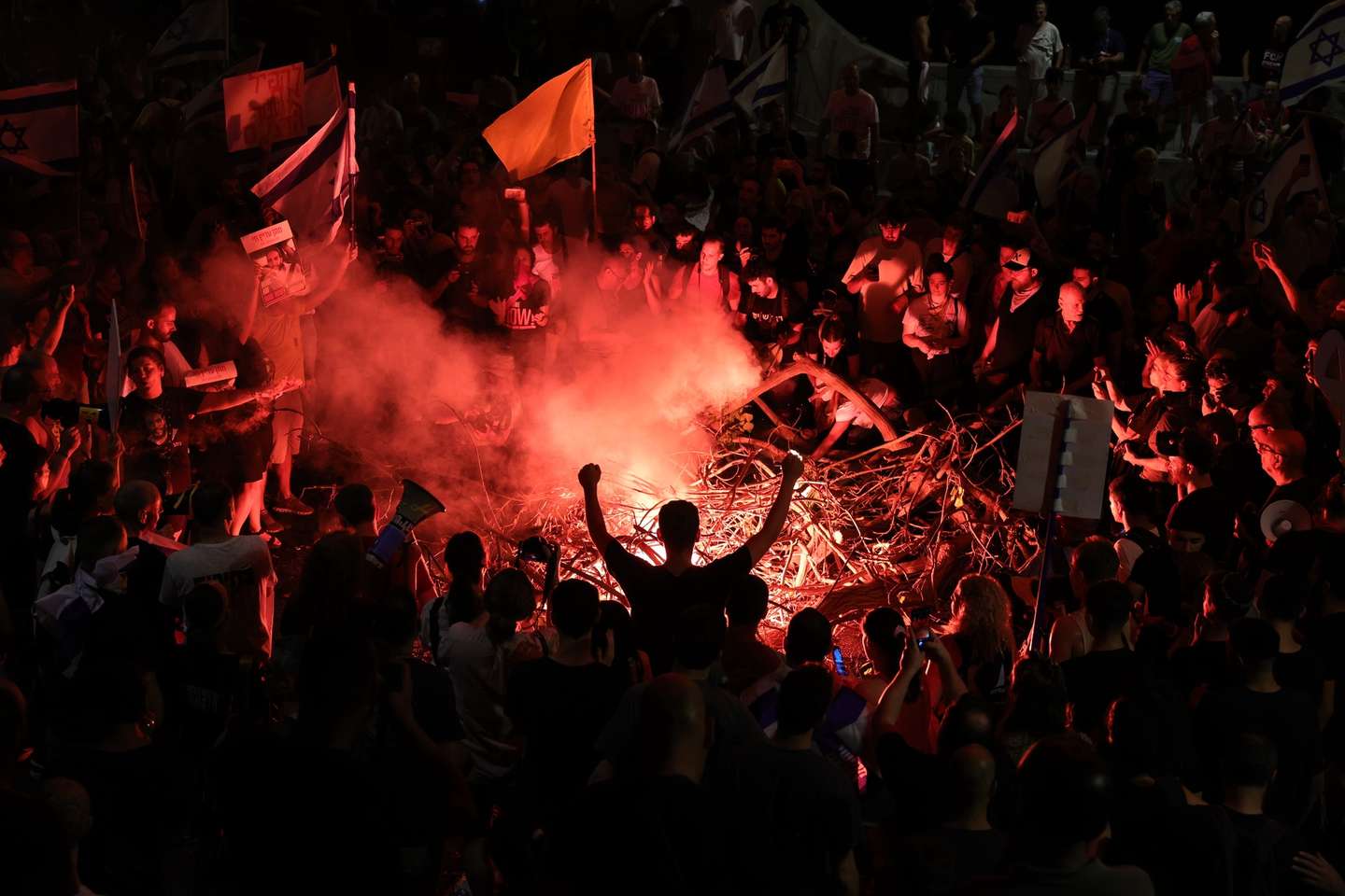 epa11578477 Demonstrators supporting the families of Israeli hostages held by Hamas in Gaza light bonfires as they block the Ayalon main highway during a protest rally in Tel Aviv, Israel, 01 September 2024. Demonstrators called on Israeli Prime Minister Netanyahu to 'immediately' sign a hostage deal. The Israeli military announced on 01 September that six Israeli hostages - Ori Danino, Alex Lubnov, Hersh Goldberg-Polin, Almog Sarusi, Eden Yerushalmi and Carmel Gat - have been killed by Hamas and were found dead by Israeli forces in an underground tunnel in the Gaza Strip. According to the Israeli Defence Forces (IDF), 101 Israeli hostages remain in captivity in the Palestinian enclave. Israeli trade unionist chairman of Histadrut, Arnon Bar-David, called for a general strike starting 02 September following the news of the death of the six abductees. Rallies in Israel have been critical of the Israeli government's handling of the crisis, demanding the immediate release of all hostages.  EPA/ABIR SULTAN