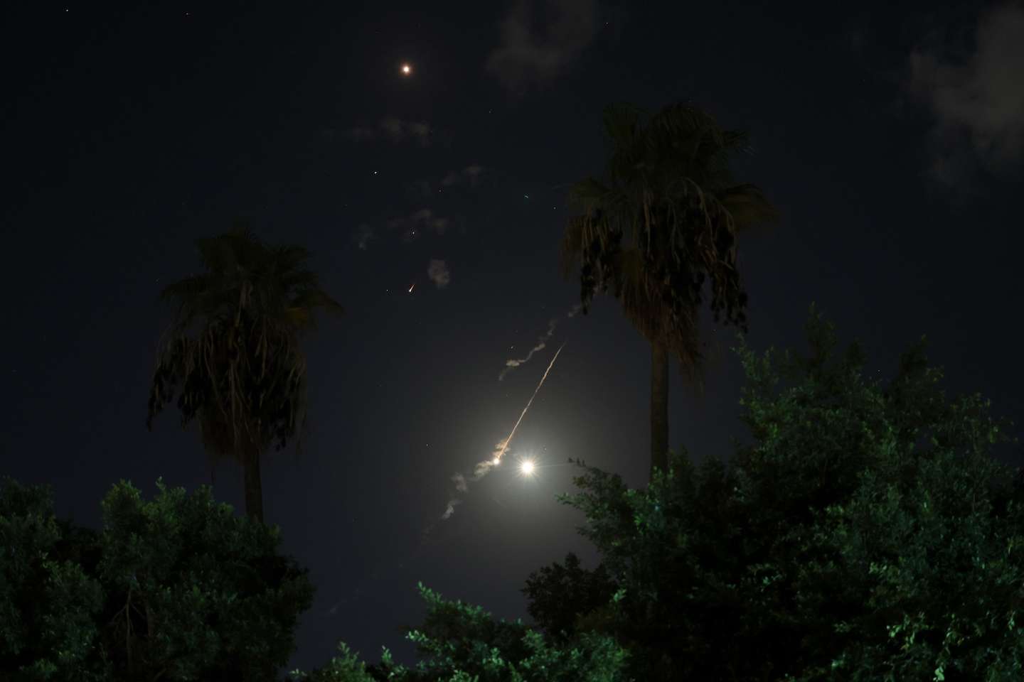 epa11636134 Israel's Iron Dome air defense system intercepts projectiles over Tel Aviv, Israel, 01 October 2024. Israel's military stated that Iran has launched missiles towards the State of Israel on 01 October, and asked citizens to 'remain vigilant' and to follow the Home Front Command's instructions directing people to protected areas and remain there 'until further instructions' are given.  EPA/ABIR SULTAN