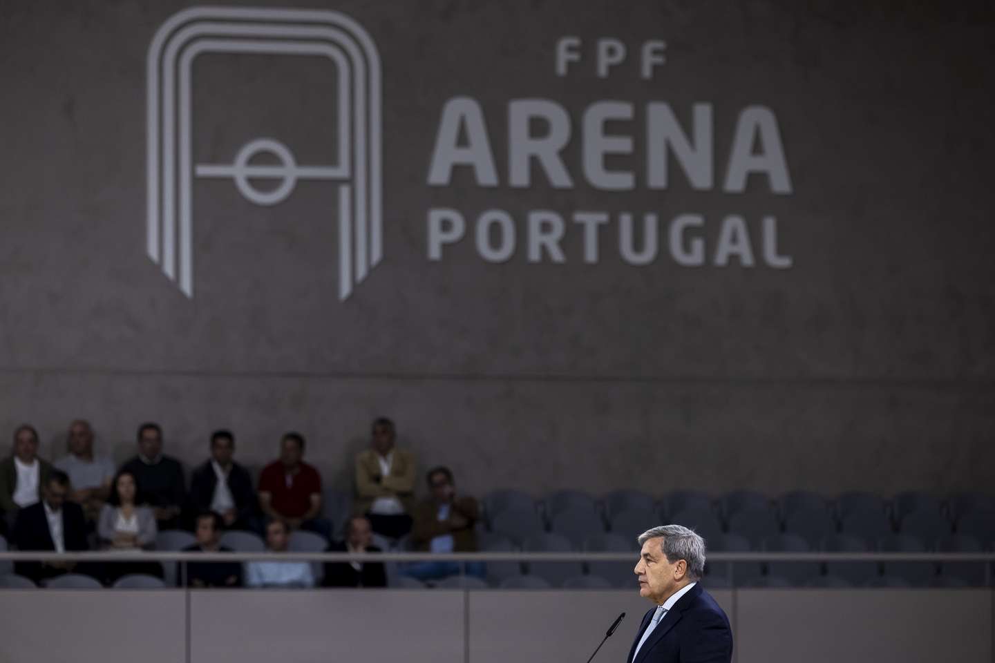O presidente da Federação Portuguesa de Futebol, Fernando Gomes, usa da palavra durante a inauguração da FPF Arena Portugal, na Cidade do Futebol, em Oeiras, 27 de novembro de 2024. JOSÉ SENA GOULÃO/LUSA