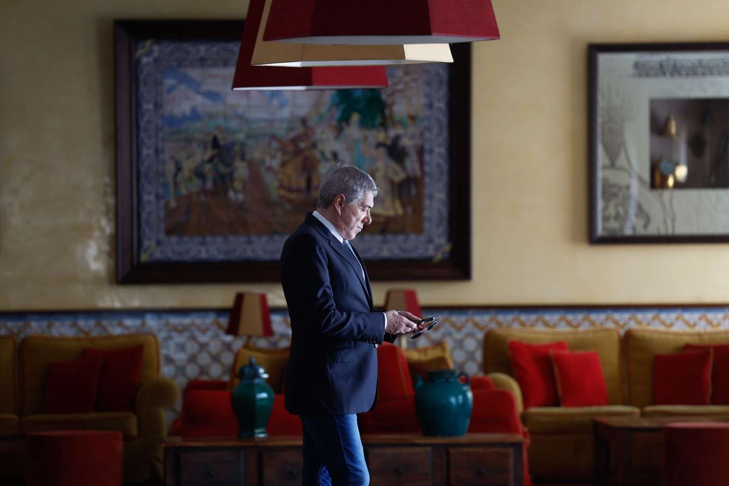 O antigo primeiro-ministro, José Sócrates, durante uma conferência de imprensa sobre os últimos desenvolvimentos da Operação Marquês, na Ericeira, 17 de abril de 2024. ANTÓNIO PEDRO SANTOS/LUSA