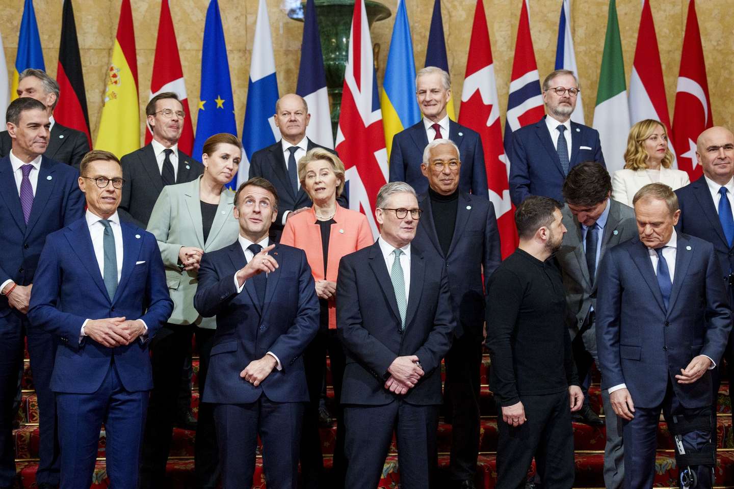epa11935474 Back from left: Swedish Prime Minister Ulf Kristersson, German Chancellor Olaf Scholz, Norway's Prime Minister Jonas Gahr Store, Czech Prime Minister Petr Fiala, Italian Prime Minister Giorgia Meloni; Middle row, left: Spanish Prime Minister Pedro Sanchez, Danish Prime Minister Mette Frederiksen, European Commission President Ursula von der Leyen, EU President Antonio Costa, Canadian Prime Minister Justin Trudeau, Romanian President Ilie Bolojan. Front row, left: Finnish President Alexander Stubb, French President Emmanuel Macron, British Prime Minister Keir Starmer, Ukrainian President Volodymyr Zelensky and Polish Prime Minister Donald Tusk pose for a family photo during  a summit on Ukraine, at Lancaster House in London, Britain, 02 March 2025. The British prime minister is hosting a summit of European leaders in London to discuss the ongoing war in Ukraine.  EPA/JAVAD PARSA  NORWAY OUT