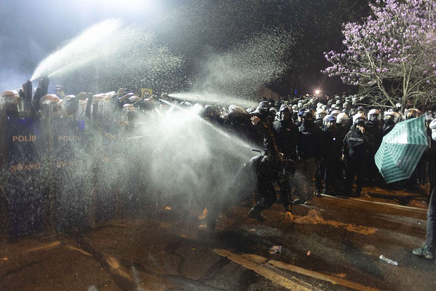 epaselect epa11981877 Turkish riot police use pepper spray to disperse protesters they try to march to Taksim Square from the Istanbul Municipality headquarters during a protest against the detention of Istanbul Mayor Ekrem Imamoglu, in Istanbul, Turkey, 22 March 2025. Turkish authorities detained Istanbul Mayor Ekrem Imamoglu of the opposition Republican People's Party (CHP) along with 100 others on March 19 as part of an investigation into alleged corruption and terror links, according to the Istanbul chief prosecutor.  EPA/TOLGA BOZOGLU