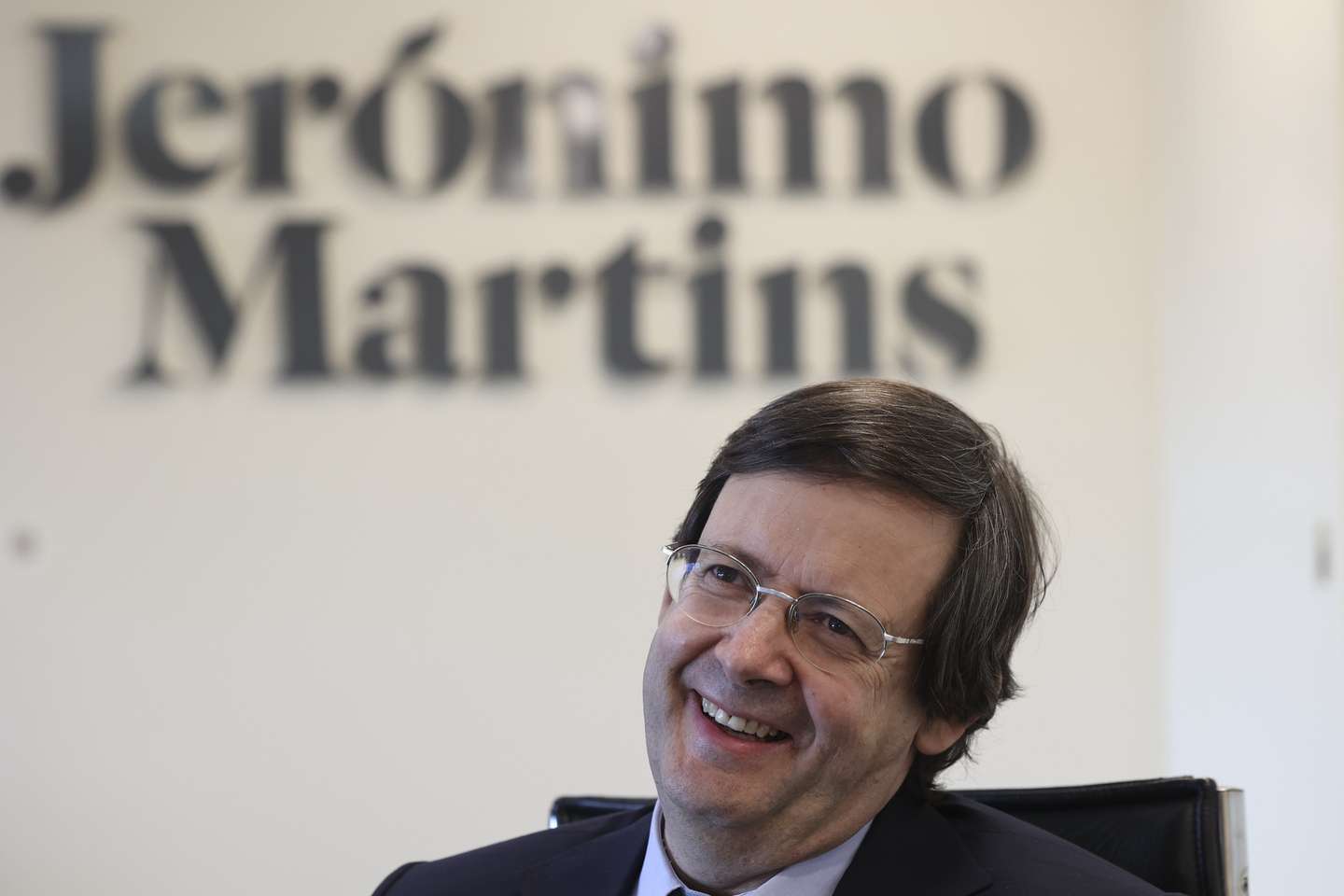 O presidente da Jerónimo Martins, Pedro Soares dos Santos, em declarações durante uma entrevista à agência Lusa, em Lisboa, 07 de março de 2024. O presidente da Jerónimo Martins considera que a distribuição em Portugal vai estar "totalmente focada na restauração" em 10 anos e que o grupo vai crescer no agroalimentar, um "novo braço de negócio". (ACOMPANHA TEXTO DA LUSA DO DIA 17 DE MARÇO DE 2024). MANUEL DE ALMEIDA/LUSA