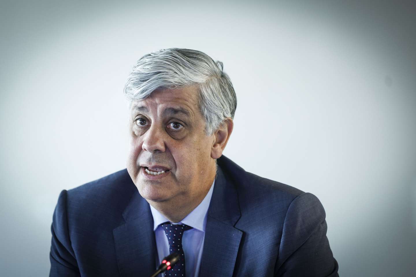 O Governador do Banco de Portugal, Mário Centeno, intervém durante a conferência de imprensa de apresentação do Relatório do Conselho de Administração, em Lisboa, 21 de maio de 2025. ANTÓNIO PEDRO SANTOS/LUSA