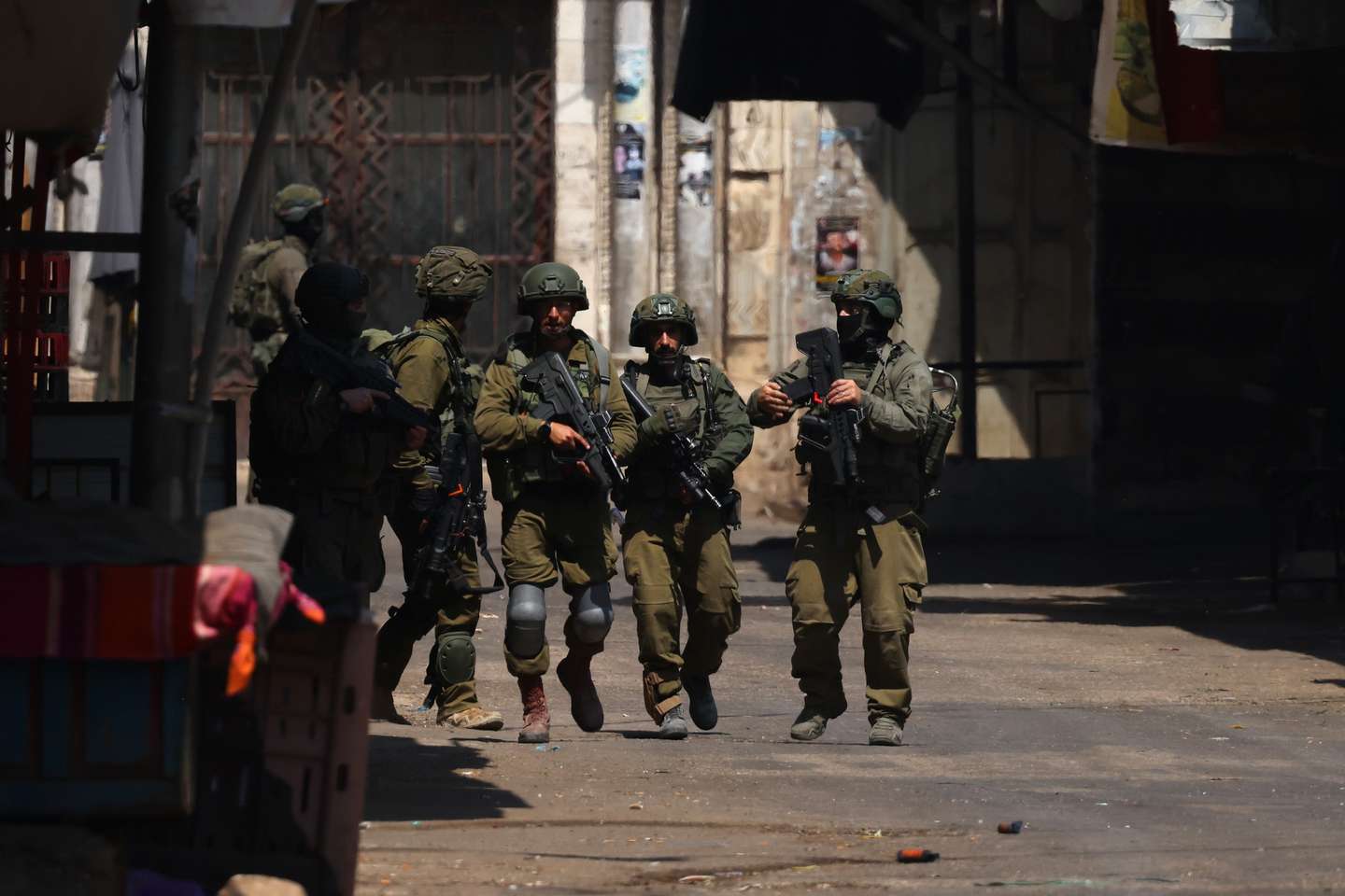 epa12167899 Israeli soldiers deployed during an Israeli army operation in the West Bank city of Nablus, 10 June 2025. According to the Palestinian Ministry of Health, at least two Palestinians were killed and over 60 others were injured in an ongoing Israeli operation in Nablus.  EPA/ALAA BADARNEH