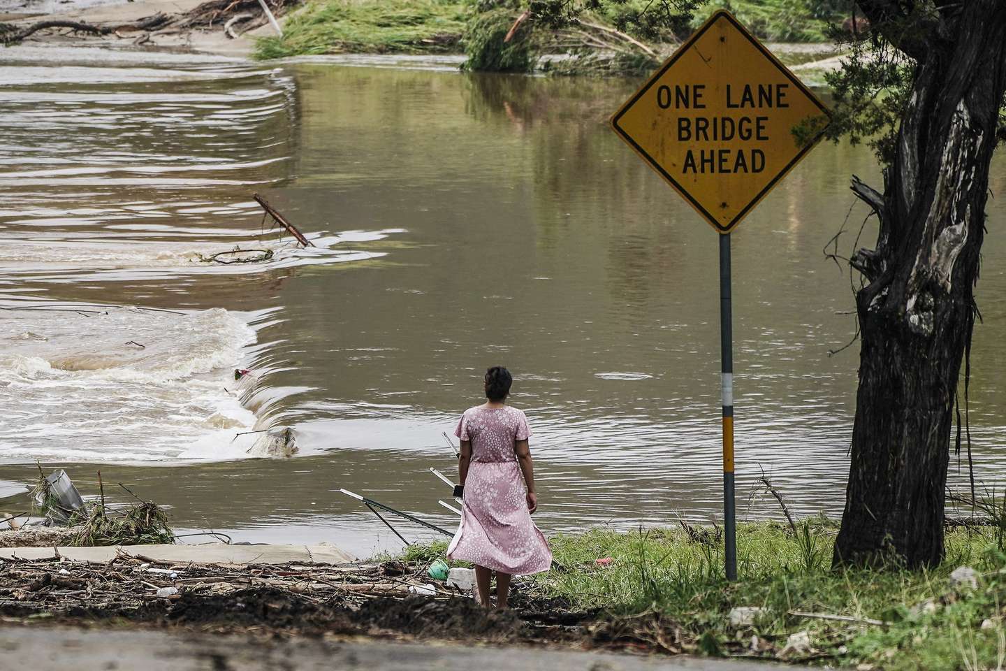 epa12218645 People watch the Guadalupe River flow over a bridge in Kerrville, Texas, USA 05 July 2025. Twenty seven people are confirmed dead and dozens missing after floodwaters swept through a summer camp and nearby homes early 04 July. Search and Rescue teams continue working around the clock following flash flooding on the Guadalupe River in Kerr County.  EPA/DUSTIN SAFRANEK