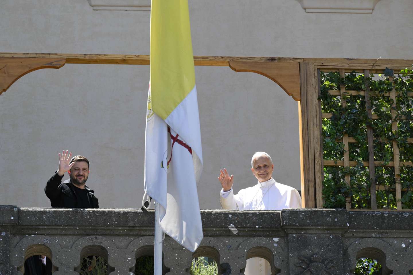 epa12226756 A handout photo made available by the Vatican Media shows Pope Leo XIV meeting Ukraine's President Volodymyr Zelensky (L) at the papal residence of Castel Gandolfo, Italy, 09 July 2025.  EPA/VATICAN MEDIA HANDOUT HANDOUT EDITORIAL USE ONLY/NO SALES