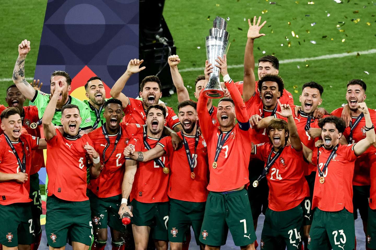 epaselect epa12165305 Cristiano Ronaldo of Portugal (C) lifts the trophy as players celebrate after winning the UEFA Nations League final match between Portugal and Spain in Munich, Germany, 08 June 2025.  EPA/FILIP SINGER