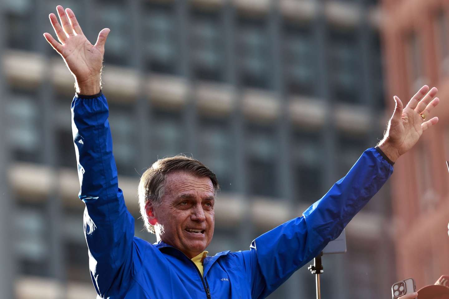 epa12205246 Former Brazilian president Jair Bolsonaro waves to his supporters at a rally in Sao Paulo, Brazil, 29 June 2025. Brazilians were demonstrating in support of former President Jair Bolsonaro.  EPA/Sebastiao Moreira