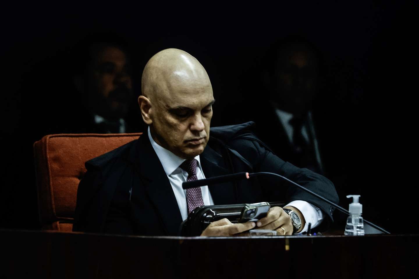epa12369995 Brazilian Supreme Court Justice Alexandre de Moraes takes part during the trial for the attempted coup by former Brazilian President Jair Bolsonaro and seven other defendants at the Federal Supreme Court in Brasilia, Brazil, 11 September 2025.  EPA/ANTONIO LACERDA