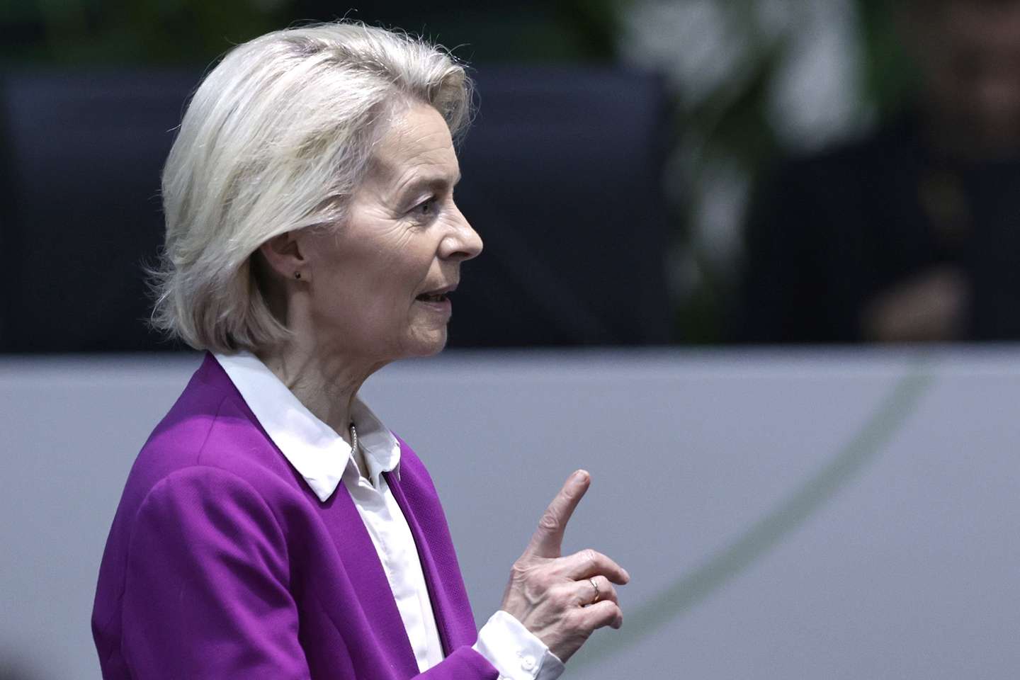 epa12508009 European Commission President Ursula von der Leyen attends the opening of the COP30 leaders' summit at the Hangar Convention Center in Belem, Brazil, 06 November 2025. The leaders’ summit at the UN Climate Conference (COP30) kicked off in the Brazilian Amazon, with around 60 heads of state and government in attendance, seeking to lay the groundwork for negotiators.  EPA/ANDRE COELHO