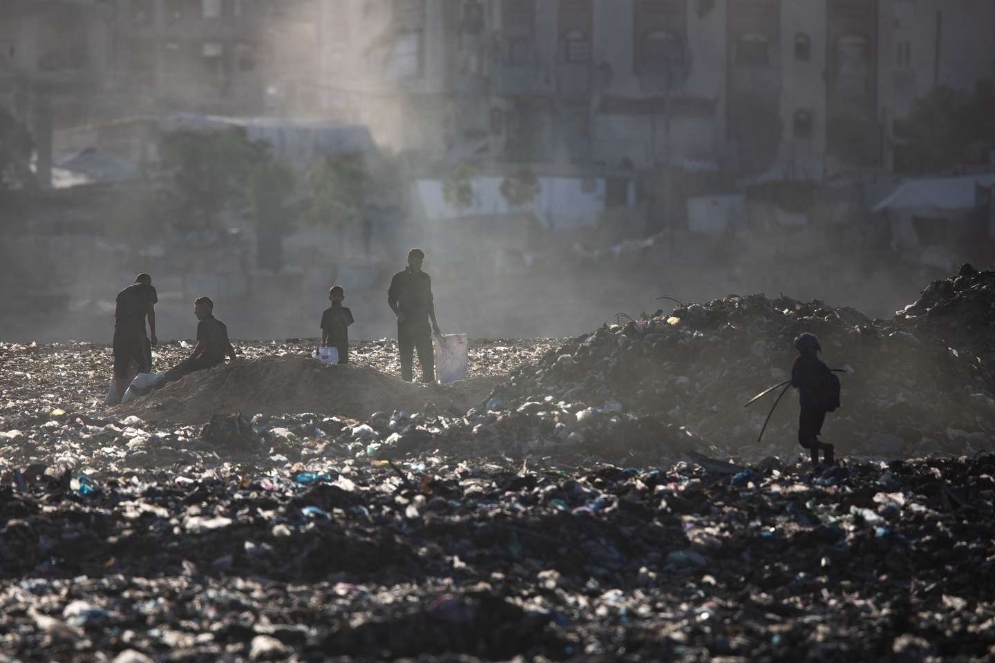 epa12523689 Palestinians collect plastic from a landfill to use for cooking fires in Khan Yunis, southern Gaza Strip, 13 November 2025. A severe fuel shortage has led residents of Gaza to burn plastic waste as alternative fuel, despite the creation of toxic smoke. The United Nations warns that the fuel crisis has reached an existential level for Gaza's 2.1 million residents, amidst nearly two years of conflict.  EPA/HAITHAM IMAD
