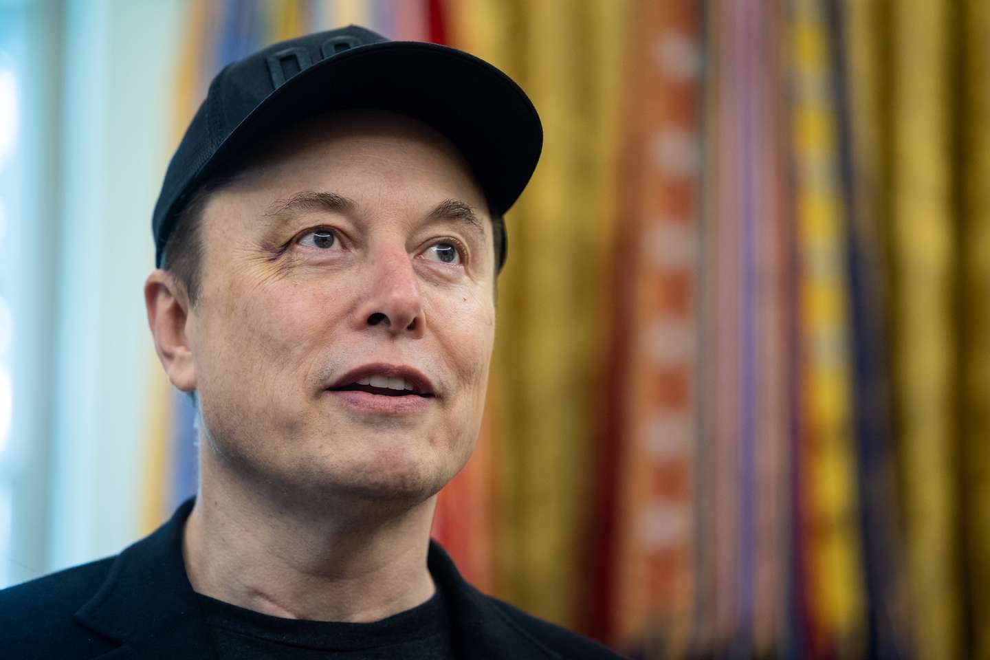 epa12146137 Elon Musk attends a press conference with US President Trump in the Oval Office at the White House in Washington, DC, USA, 30 May 2025.  EPA/FRANCIS CHUNG / POOL