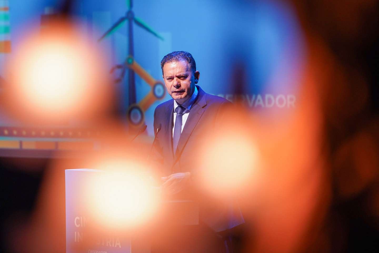 O primeiro-ministro, Luís Montenegro, discursa durante a Cimeira da Indústria organizada pelo Observador no Theatro Circo em Braga, 26 de maio de 2026. HUGO DELGADO/LUSA