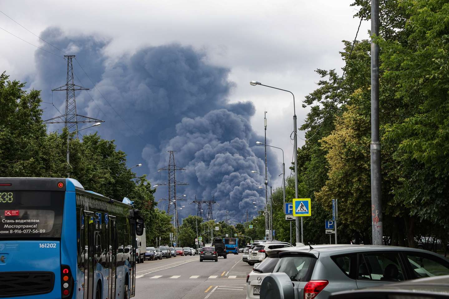 epa13046867 Smoke billows in the background following a reported Ukrainian drone attack, in Moscow, Russia, 18 June 2026. Russian authorities reported intercepting nearly 200 Ukrainian drones across the region. The barrage sparked fires at a critical fuel facility, which was hit for the second time in a week, and caused debris to crash into suburban residential sectors, injuring 17 people, including two children. Authorities said the fire has been mostly contained with remaining flames being put out.  EPA/STRINGER
