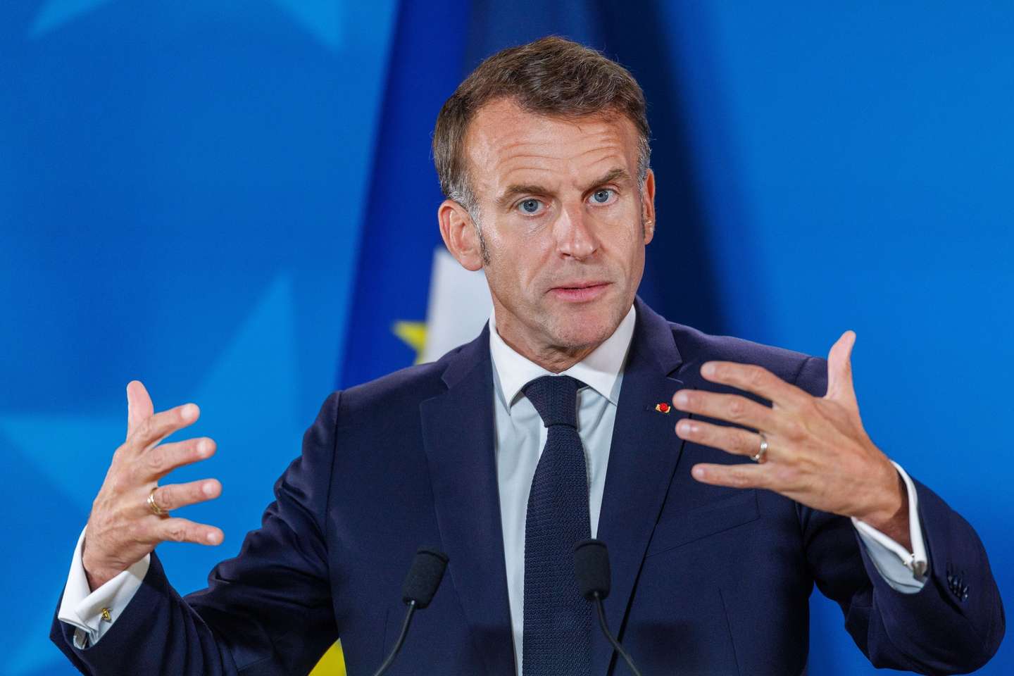 epa13049684 French President Emmanuel Macron addresses a press conference during a European Council summit in Brussels, Belgium, 19 June 2026. EU heads of state and government are meeting to discuss the European Union's next long-term budget for 2028–2034, competitiveness, defence financing, migration, and the situation in the Middle East.  EPA/OLIVIER MATTHYS