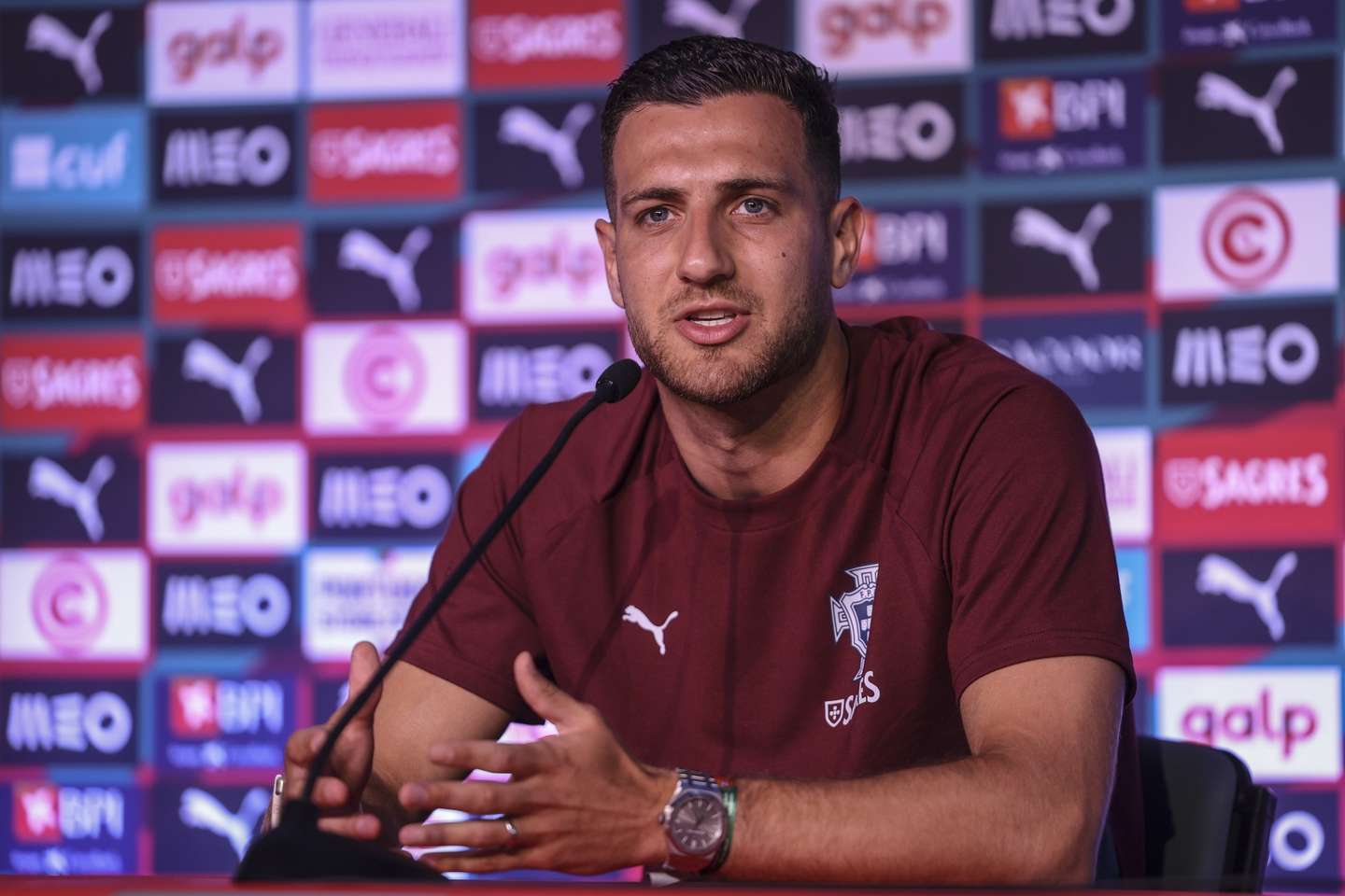 epa13051762 Portugal's national soccer team player Diogo Dalot attends a press conference, in Palm Beach, Florida, USA, 20 June 2026.  EPA/MIGUEL A. LOPES