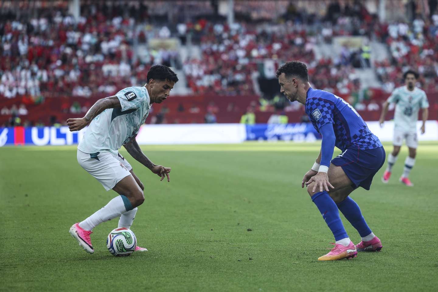 Portugal player Joao Cancelo (L) in action against Croatia player (R) during the round of 32 FIFA World Cup 2026 held at BMO Field in Toronto, Canada, 2 July 2026. MIGUEL A. LOPES/LUSA