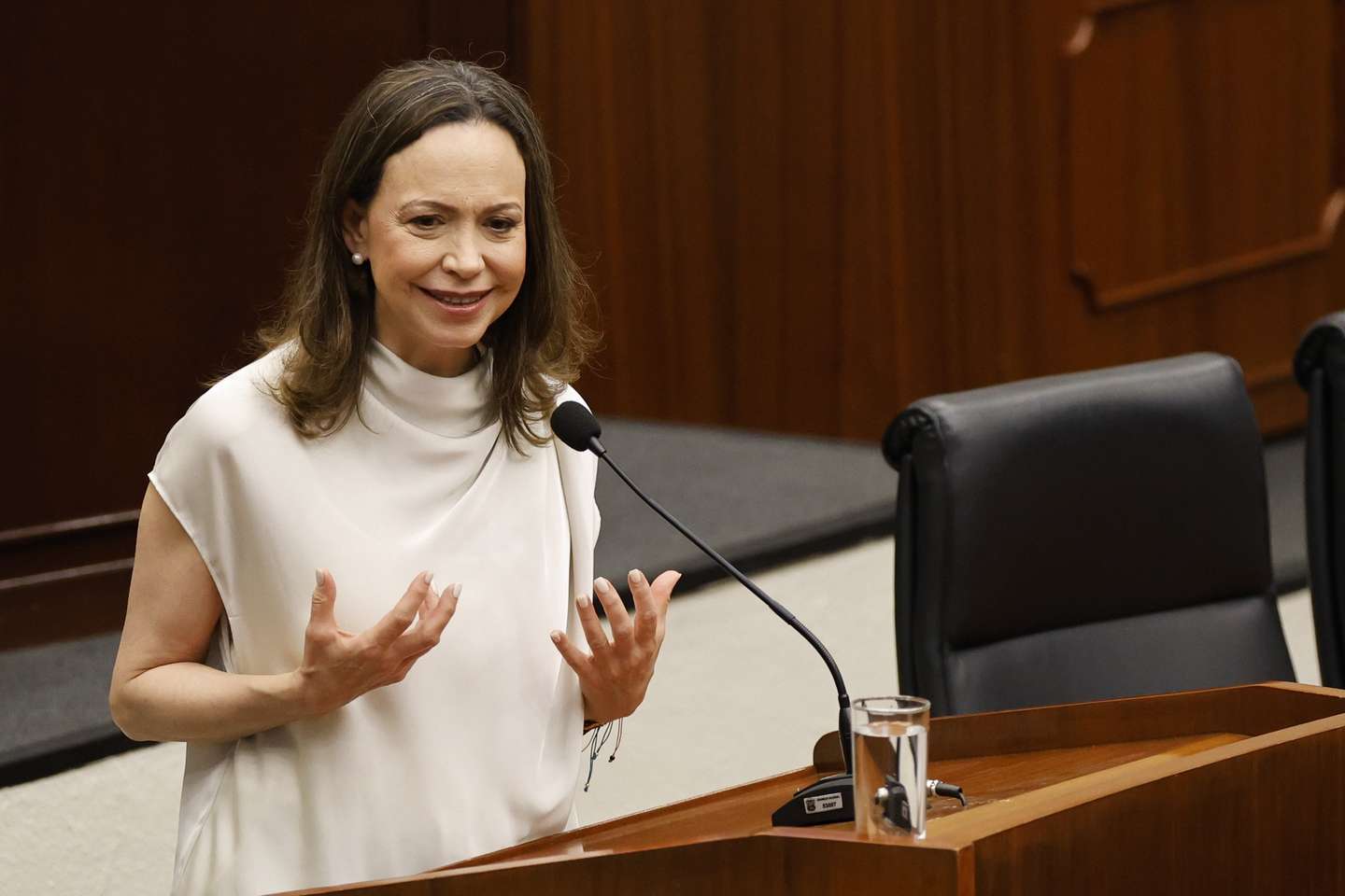 epa12994008 Venezuelan opposition leader and Nobel Peace Prize laureate Maria Corina Machado speaks at the National Assembly of Panama in Panama City, Panama, 25 May 2026.  EPA/BIENVENIDO VELASCO