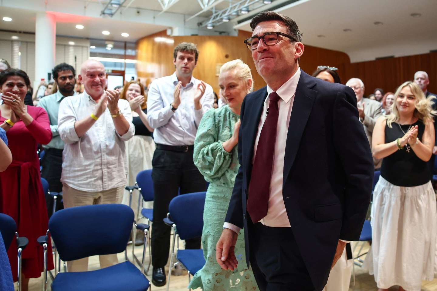 epa13117095 Andy Burnham (R) smiles after being confirmed as the Labour Party's new leader and the country's next prime minister during 'Labour’s Special Conference' in central London, Britain, 17 July 2026. Burnham is expected to offcially become Britain's prime minister on 20 July 2026.  EPA/HENRY NICHOLLS / POOL