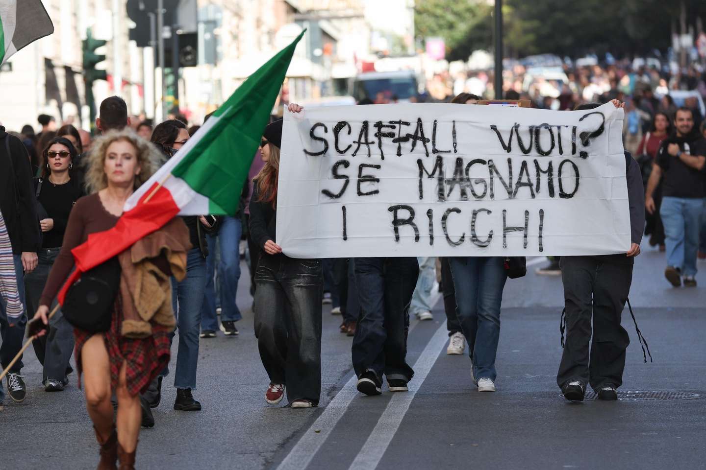 epa13328663 Demonstrators affiliated with the October 17 Movement (Movimento 17 Ottobre) march in Rome, Italy, 24 October 2026, amid nationwide demonstrations. Banner in picture reads 'Empty shelves? We eat the rich'.  EPA/EMANUELE VALERI