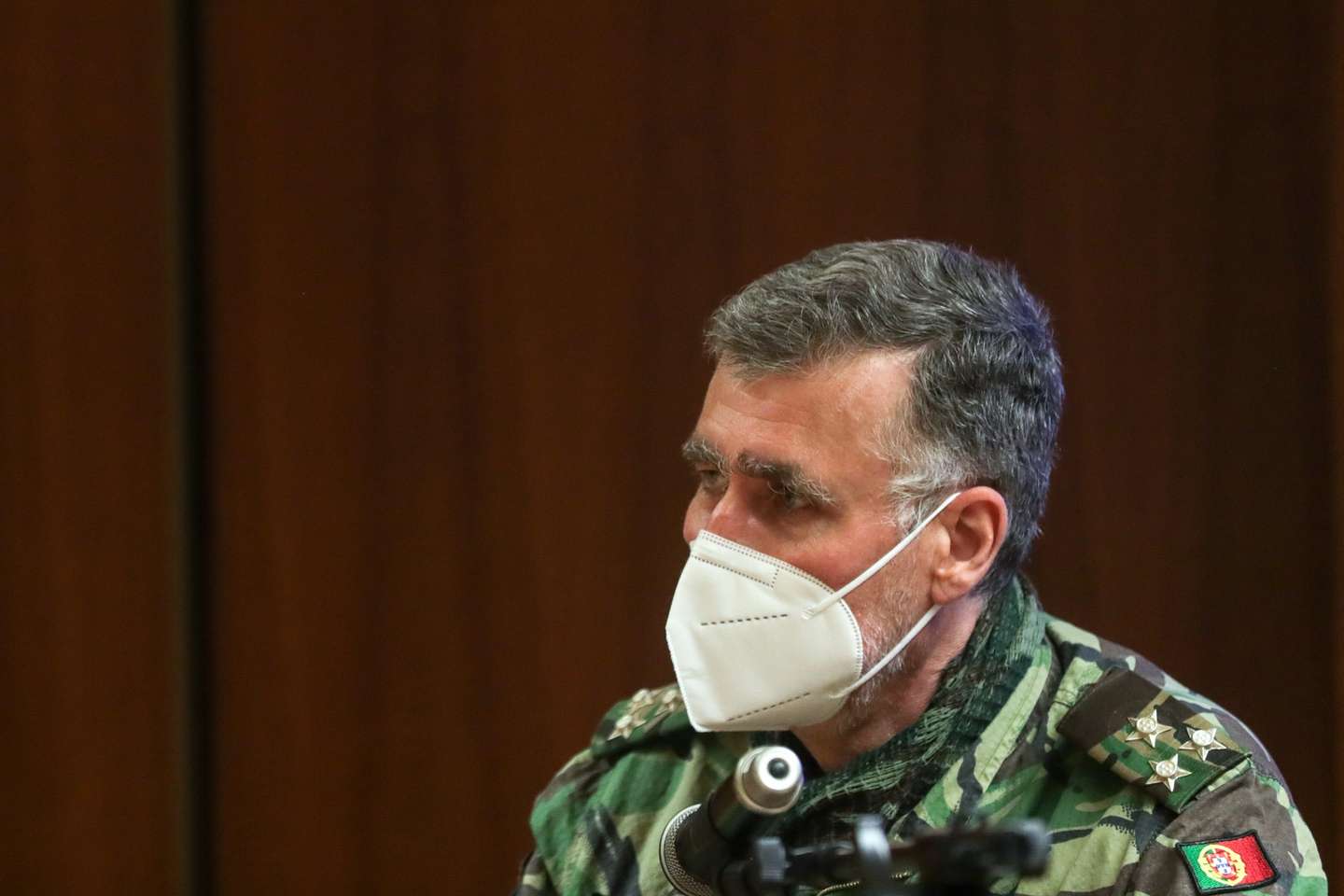 O coordenador da task-force para a vacinação contra a covid-19, Henrique Gouveia e Melo, durante a conferência de imprensa com atualização da informação sobre a vacina covid-19 da Astrazeneca, realizada nas instalações do Infarmed, em Lisboa, 15 de março de 2021. TIAGO PETINGA/LUSA