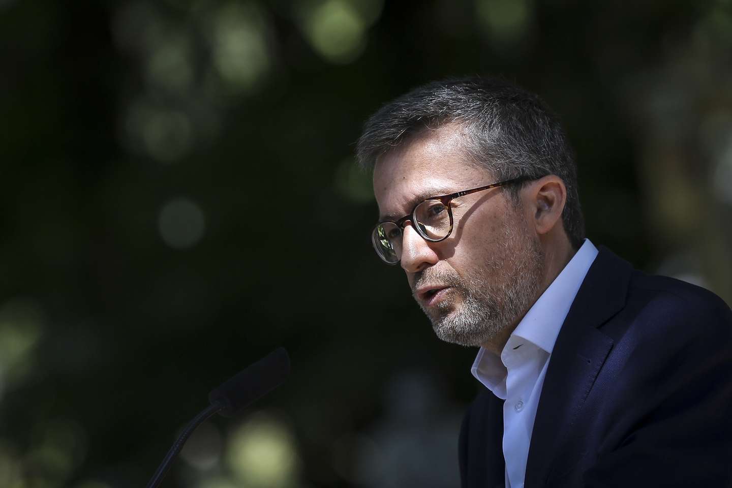 O candidato da coligação autárquica (PSD, CDS-PP, PPM, MPT e Aliança) para Lisboa “Novos Tempos”, Carlos Moedas (C), intervém durante a Cerimónia de formalização do acordo de coligação para a Câmara de Lisboa, em Lisboa, 06 de maio de 2021.  RODRIGO ANTUNES/LUSA