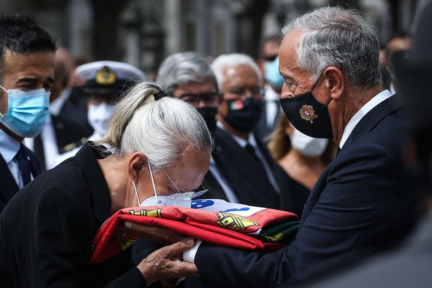 epa09463415 Portuguese President, Marcelo Rebelo de Sousa, (R) gives the national flag to Jorge Sampaio's wife, Maria Jose Ritta, during the funeral service for the late Portuguese President, Jorge Sampaio, at Alto de Sao Joao cemetery in Lisbon, Portugal, 12 September 2021. Jorge Sampaio, former secretary-general of the Socialist Party 'PS' (1989/1992) and two-term President of the Republic (1996/2006), died on 10 September 2021, at the age of 81, at Santa Cruz Hospital, in Lisbon, where he had been hospitalized since 27 August, following respiratory difficulties.  EPA/RODRIGO ANTUNES
