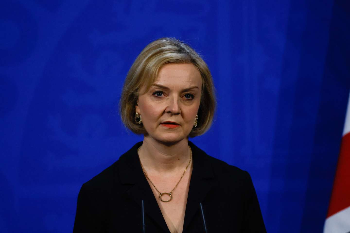 epa10243392 Liz Truss, Britain's prime minister during a news conference on the UK economy at Downing Street in London, Britain, 14 October 2022. Truss fired Chancellor of the Exchequer Kwasi Kwarteng and replaced him with former Foreign Secretary Jeremy Hunt as she prepared to make a humiliating U-turn on parts of her economic plan.  EPA/Carlos Jasso / POOL